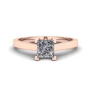 Anel de diamante com lapidação princesa em ouro rosa 18K