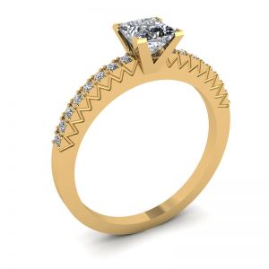 Anel de Diamante Corte Princesa em V com Pave Lateral em Ouro Amarelo - Foto 3