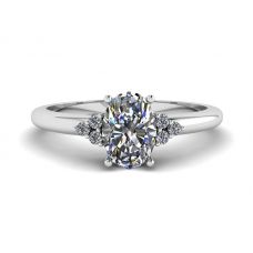 Diamante oval com anel de diamantes de 3 lados