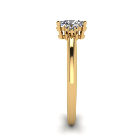 Diamante Oval com 3 Diamantes Laterais Anel Ouro Amarelo,  Ampliar imagem 3