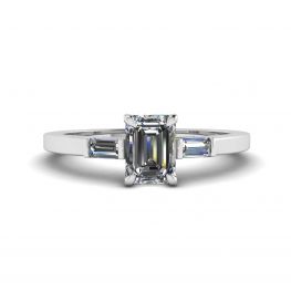 Anel de diamante com corte esmeralda e baguete lateral