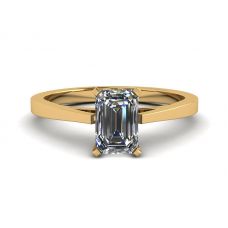 Anel de diamante com lapidação esmeralda estilo futurista em ouro amarelo 18 quilates