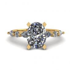 Marquise oval com diamante lateral e anel de pedras redondas ouro amarelo