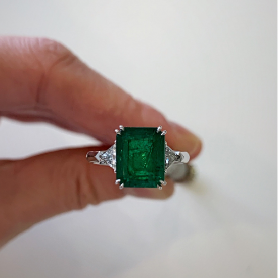 Anel de diamantes de esmeralda de 3,31 quilates e trilhões laterais,  Ampliar imagem 11