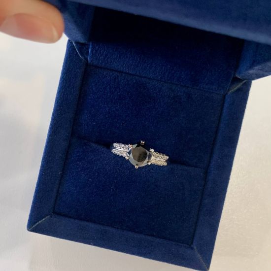 Diamante negro de 6 pinos com anel de pave de duas cores ouro branco,  Ampliar imagem 7