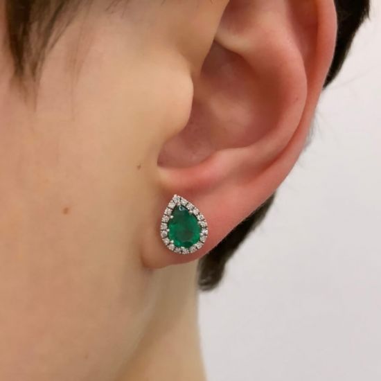 Brincos de esmeralda em forma de pêra com halo de diamante,  Ampliar imagem 4