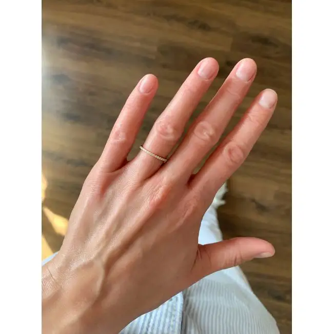 Anel clássico Petite Diamond Eternity em ouro rosa 18K - Foto 4